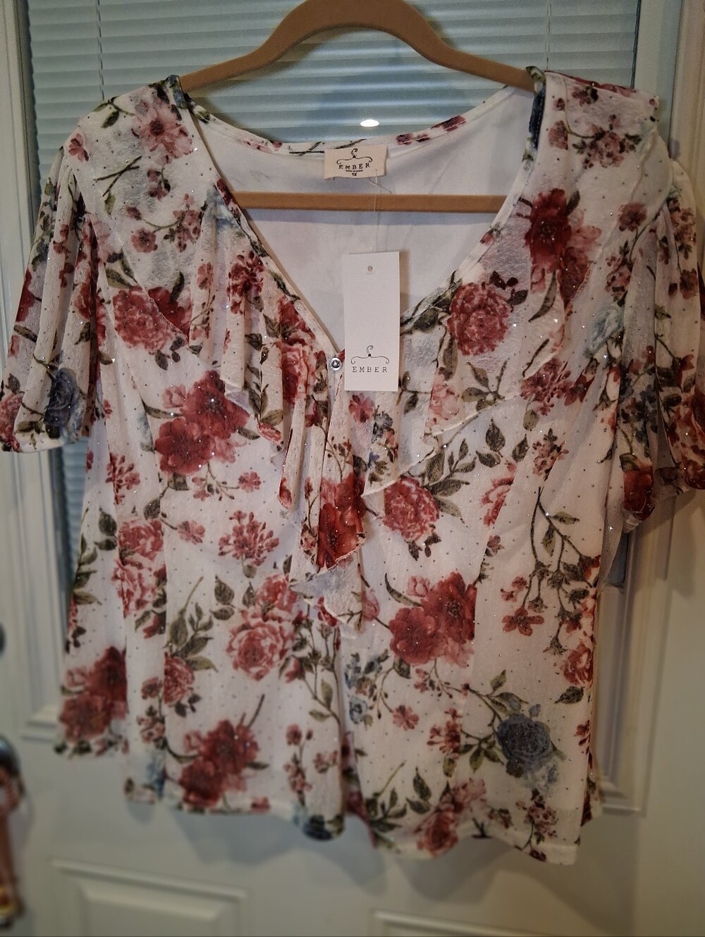 sku152 NWT Ember Floral Ruffle V-Neck Blouse - White with Rose Floral SIZE 1X